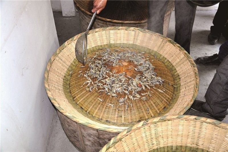 琴魚：藏在茶杯里的千年仙蹤秒懂大百科，“皖美好味道百縣名小吃”（安徽涇縣琴魚是一種獨特風味和營養價值的淡水魚類）
