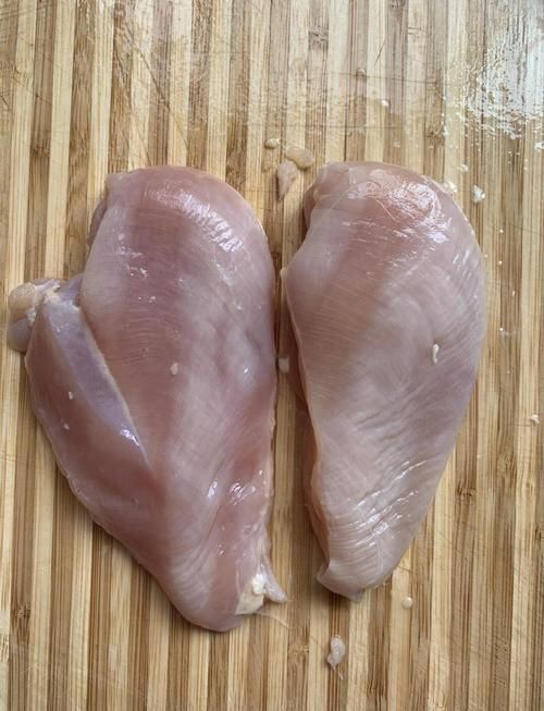 如何處理雞胸肉以適應(yīng)龍魚食用？（雞胸肉處理以適應(yīng)龍魚食用）