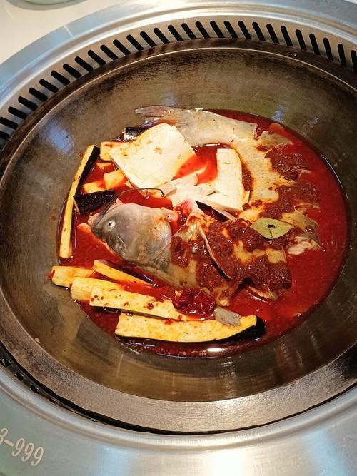 福州龍魚火鍋的價(jià)格范圍（福州龍魚火鍋有哪些特色配菜推薦，福州龍魚火鍋價(jià)格親民）