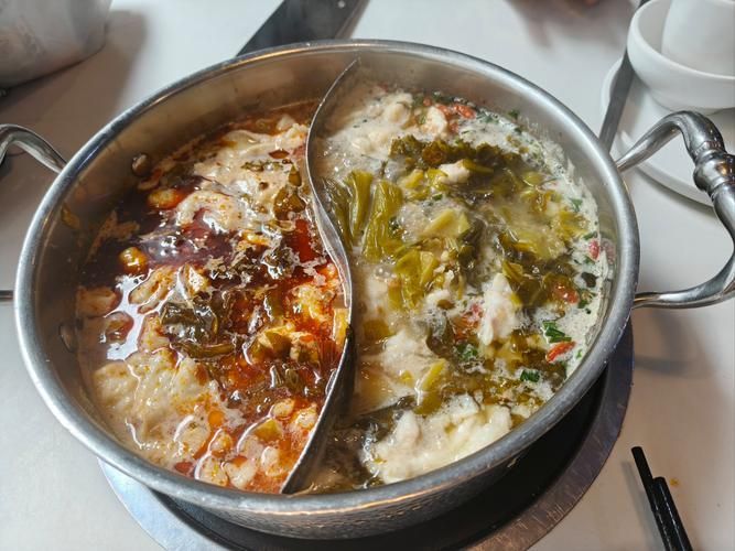 推薦幾家徐家匯地區的特色龍魚火鍋店（徐家匯龍鳳閣龍魚火鍋店：徐家匯老街龍魚火鍋店）