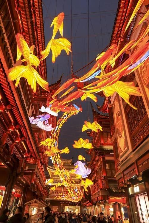 龍水元素在現(xiàn)代設計中的挑戰(zhàn)有哪些（文元素案例（如豫園燈會、泉林竹沼景觀、水彩龍技法））