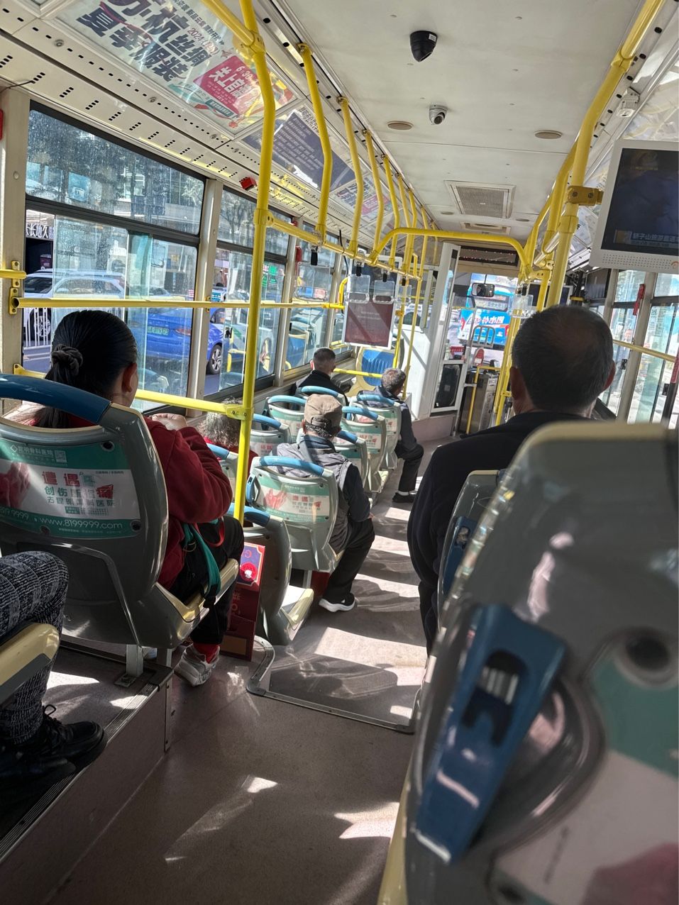 公交車，公交車是城市公共交通系統的重要組成部分