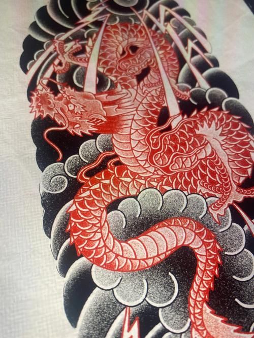 紅龍故事的歷史演變，《權(quán)威歷史圖像或藝術(shù)作品：紅龍故事的深度解析