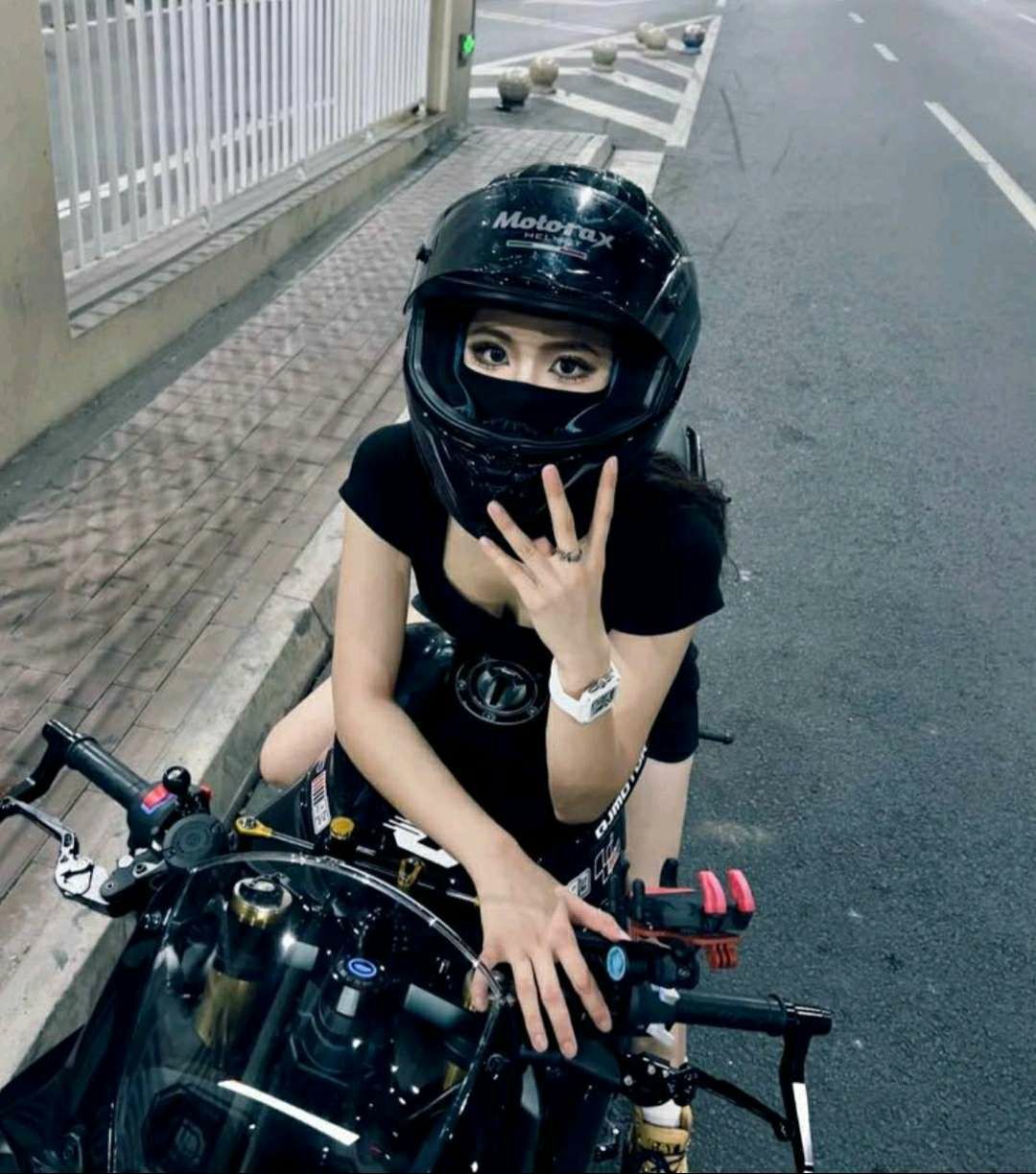 晚上好，在這個充滿神秘與魅力的夜晚