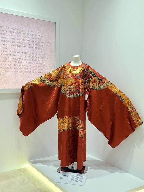 紅龍服飾有哪些經典款式，紅龍服飾的經典款式