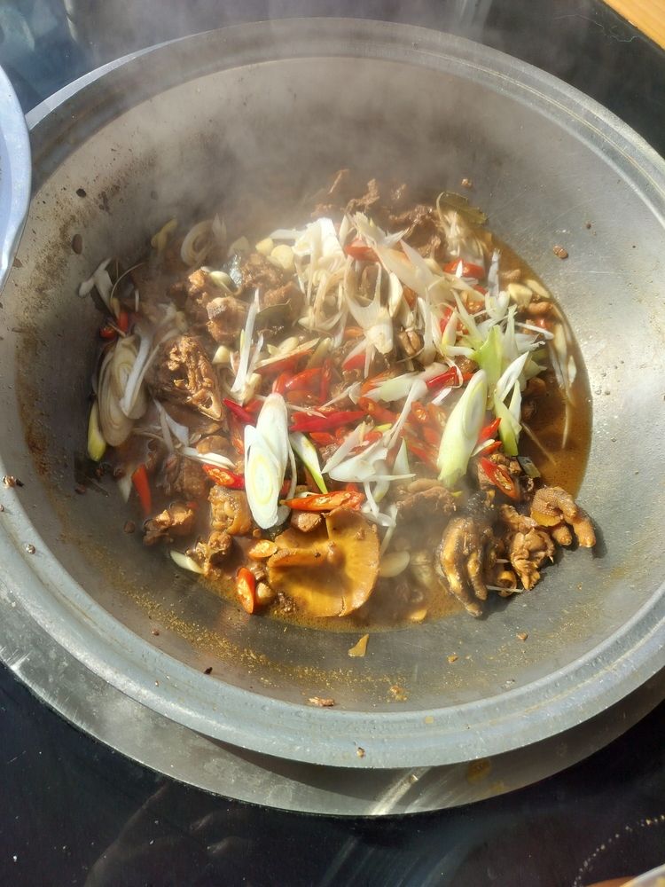 燉菜，紅燒肉燉排骨、燉排骨、燉排骨、燉排骨，美味可口，好吃