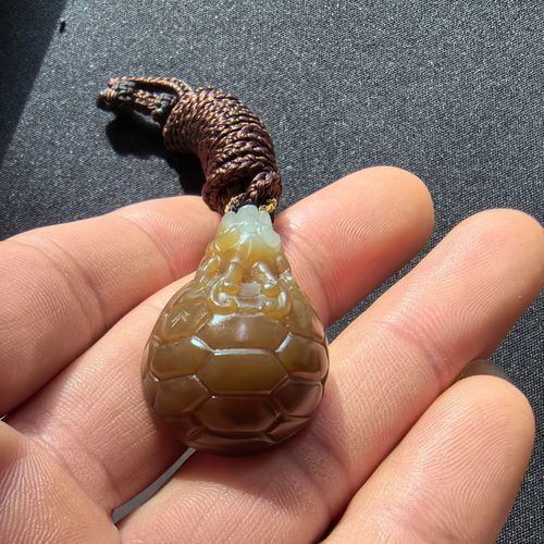 哪種材質(zhì)的龍龜最適合隨身佩戴，什么材質(zhì)的龍龜適合隨身佩戴
