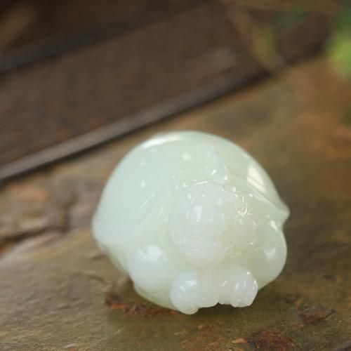 哪種材質(zhì)的龍龜最適合隨身佩戴，什么材質(zhì)的龍龜適合隨身佩戴