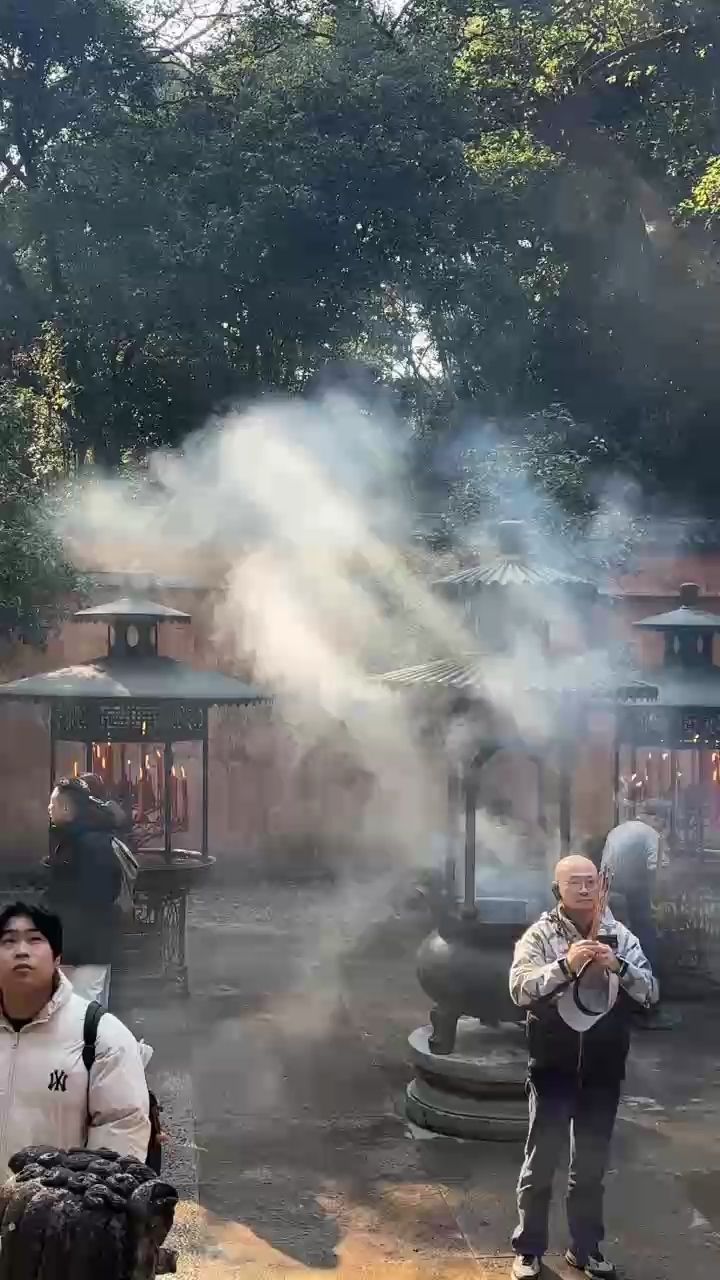 燒香，**，燒香的深層含義及其在不同文化和宗教背景下的應用