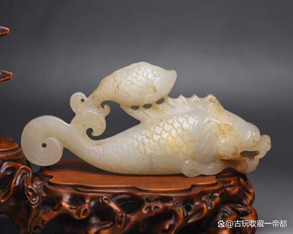 龍頭魚玉擺件有哪些款式，中國傳統(tǒng)玉器中的龍頭魚玉擺件，寓意吉祥、富貴和長壽