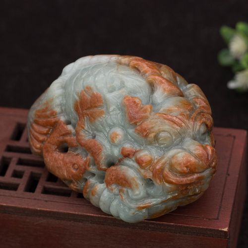 龍頭魚玉擺件有哪些款式，中國傳統(tǒng)玉器中的龍頭魚玉擺件，寓意吉祥、富貴和長壽