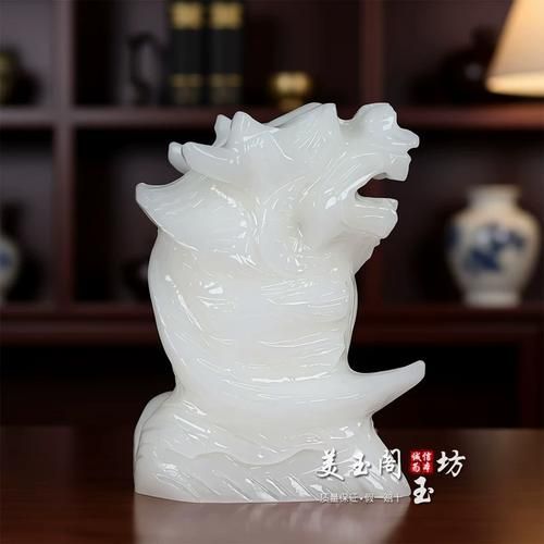 龍頭魚玉擺件有哪些款式，中國傳統(tǒng)玉器中的龍頭魚玉擺件，寓意吉祥、富貴和長壽