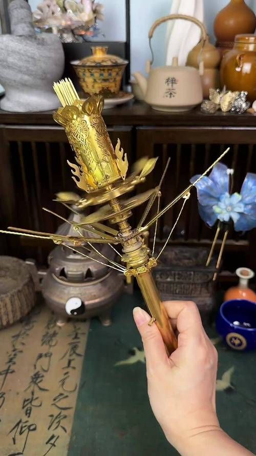 古龍三排珠鱗的出處和背景故事，“三排珠鱗”并非古龍?jiān)姓鎸?shí)存在的兵器名稱