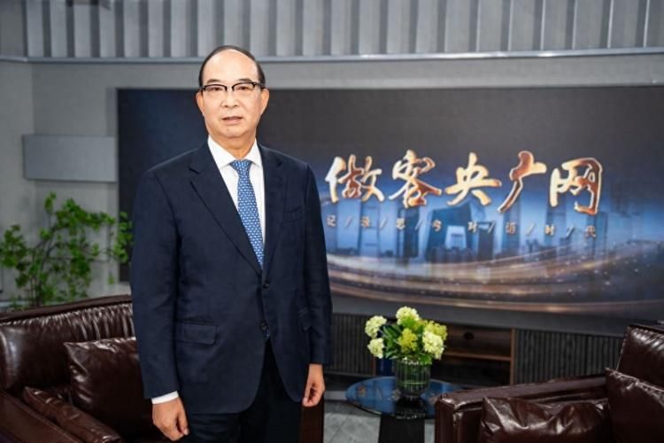 請提供金龍魚高管的詳細履歷，金龍魚慈善公益基金會金龍魚慈善公益基金公司（簡稱“金龍魚”