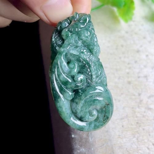 哪個(gè)材質(zhì)的龍頭魚掛件最貴，龍頭魚掛件的價(jià)格差異