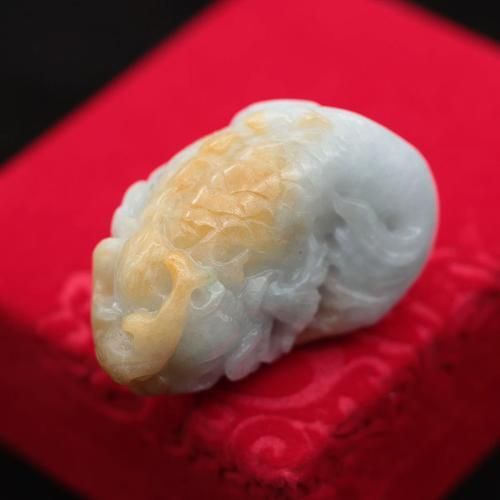 龍頭魚吊墜哪個材質(zhì)最好，翡翠龍頭魚吊墜哪個品牌最好龍頭魚吊墜設計師推薦