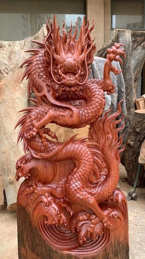 給我一些龍擺件的圖片，中國古典文化中極具象征意義的龍擺件