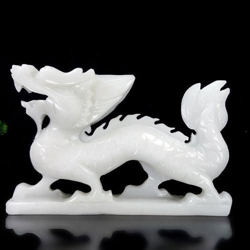 給我一些龍擺件的圖片，中國古典文化中極具象征意義的龍擺件