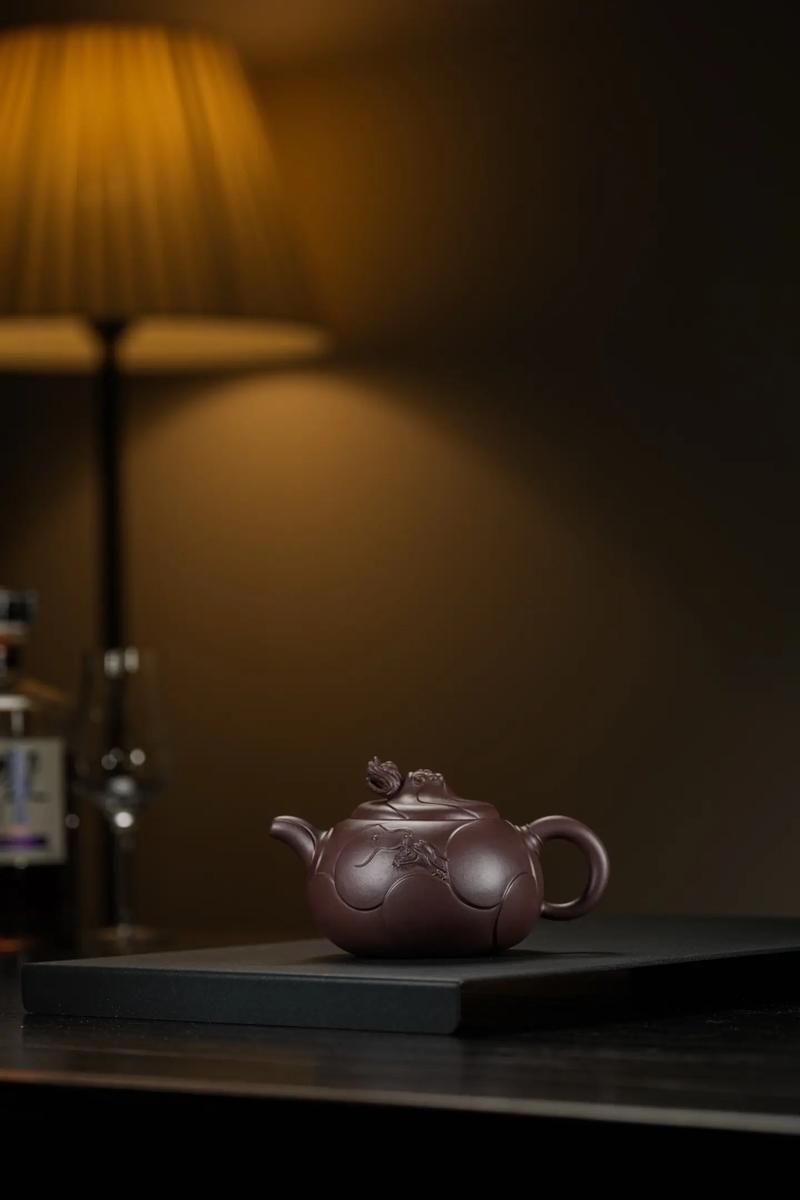 魚化龍紋飾在現代瓷器中的應用，景德鎮青花瓷魚化龍杯:傳統工藝與現代審美文藝游者