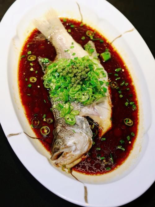 清蒸西青龍魚有哪些技巧，清蒸西青龍魚烹飪技巧