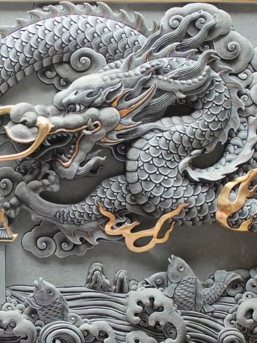 有沒有更多現代抽象風格的石雕龍魚圖片，探索現代抽象風格的石雕龍魚