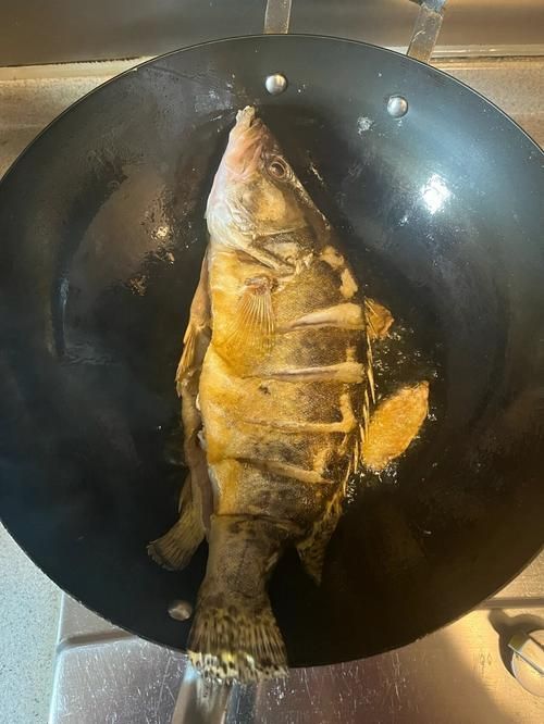 能提供香煎清遠龍魚的詳細食譜嗎，香煎清遠桂花魚