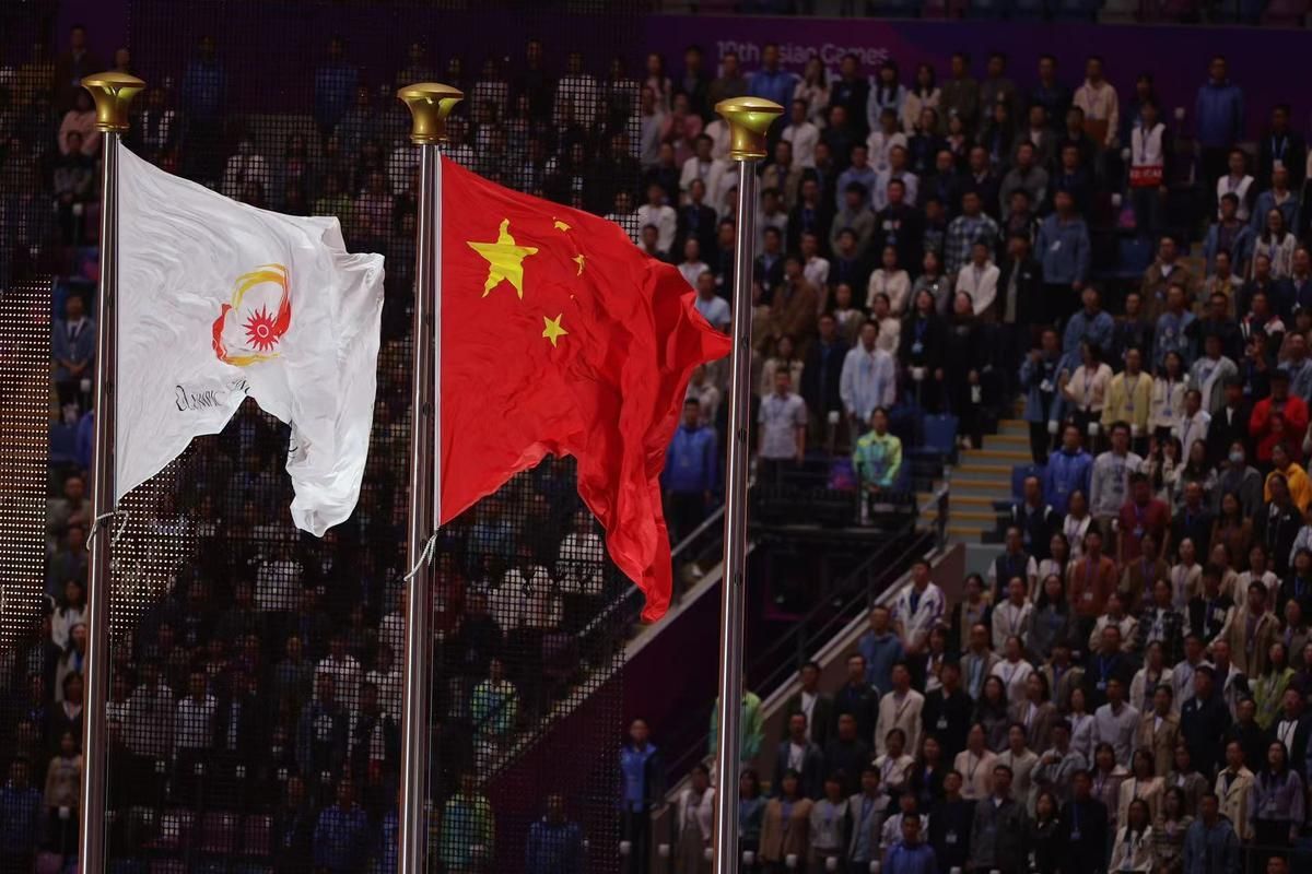 紅龍旗在體育賽事中的使用，紅龍旗在體育賽事中的使用規范、文化象征意義與爭議