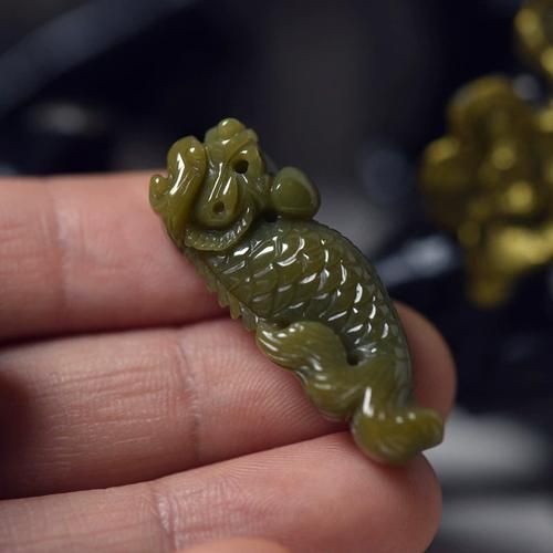 如何判斷龍頭魚掛件的材質，@bduuebdb龍頭魚掛件的材質判斷方法