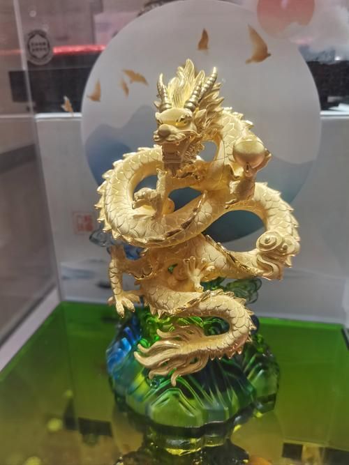 能否提供更多生龍主題的藝術品，生龍主題藝術中哪件最具有創(chuàng)新性