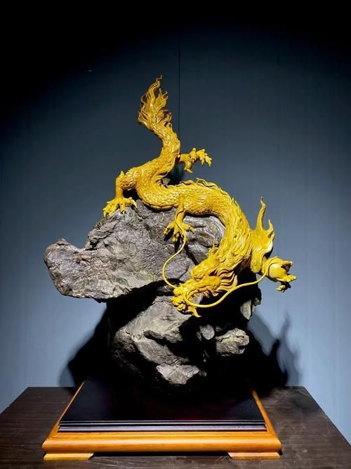 能否提供更多生龍主題的藝術品，生龍主題藝術中哪件最具有創(chuàng)新性