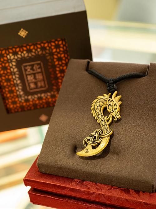 能否提供更多生龍主題的藝術品，生龍主題藝術中哪件最具有創(chuàng)新性