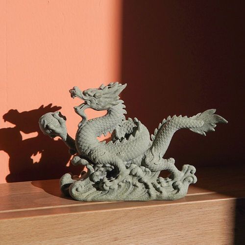 魚缸龍擺件有哪些材質(zhì)選擇，魚缸龍擺件的材質(zhì)選擇