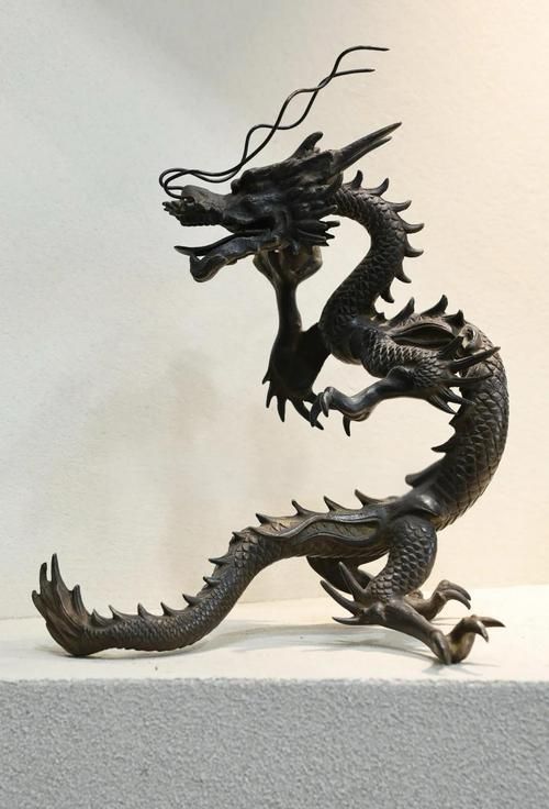 龍擺件哪個材質最有價值，純黃銅/全銅材質的龍擺件最具價值