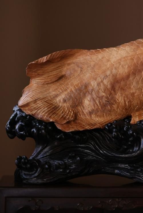 有哪些著名的金龍魚木雕作品，地堅硬且自帶幽香的金龍魚木雕作品：金龍魚木雕作品