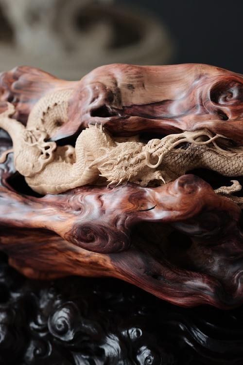有哪些著名的金龍魚木雕作品，地堅硬且自帶幽香的金龍魚木雕作品：金龍魚木雕作品
