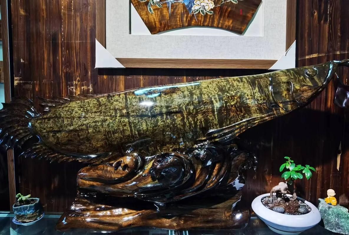 有哪些著名的金龍魚木雕作品，地堅硬且自帶幽香的金龍魚木雕作品：金龍魚木雕作品