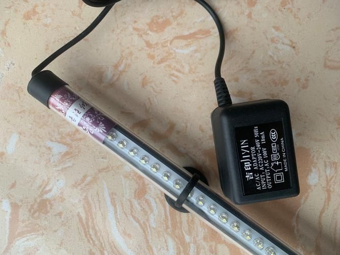 有哪些品牌的魚缸燈光推薦？，推薦幾款性價比高的魚缸燈光，哪個品牌的魚缸燈性價比最高？