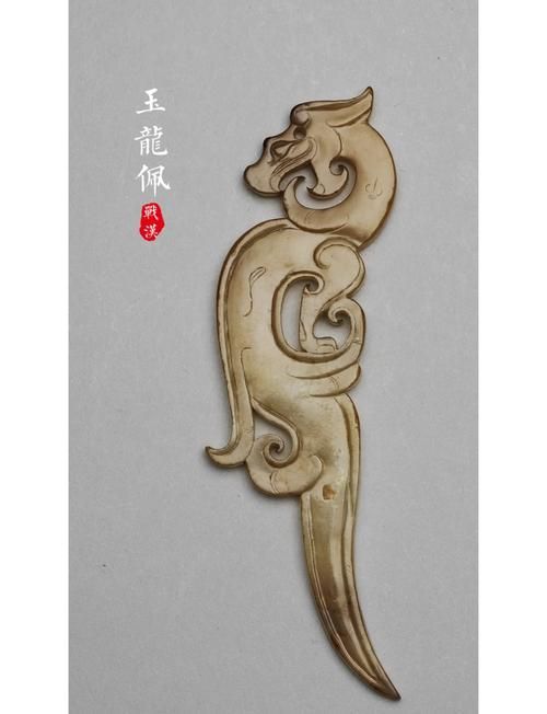 如何辨別魚(yú)龍玉佩的真?zhèn)?，魚(yú)龍玉佩真?zhèn)伪鎰e 如何辨別魚(yú)龍玉佩的真?zhèn)?，魚(yú)龍玉佩真?zhèn)伪鎰e 龍魚(yú)百科 第6張
