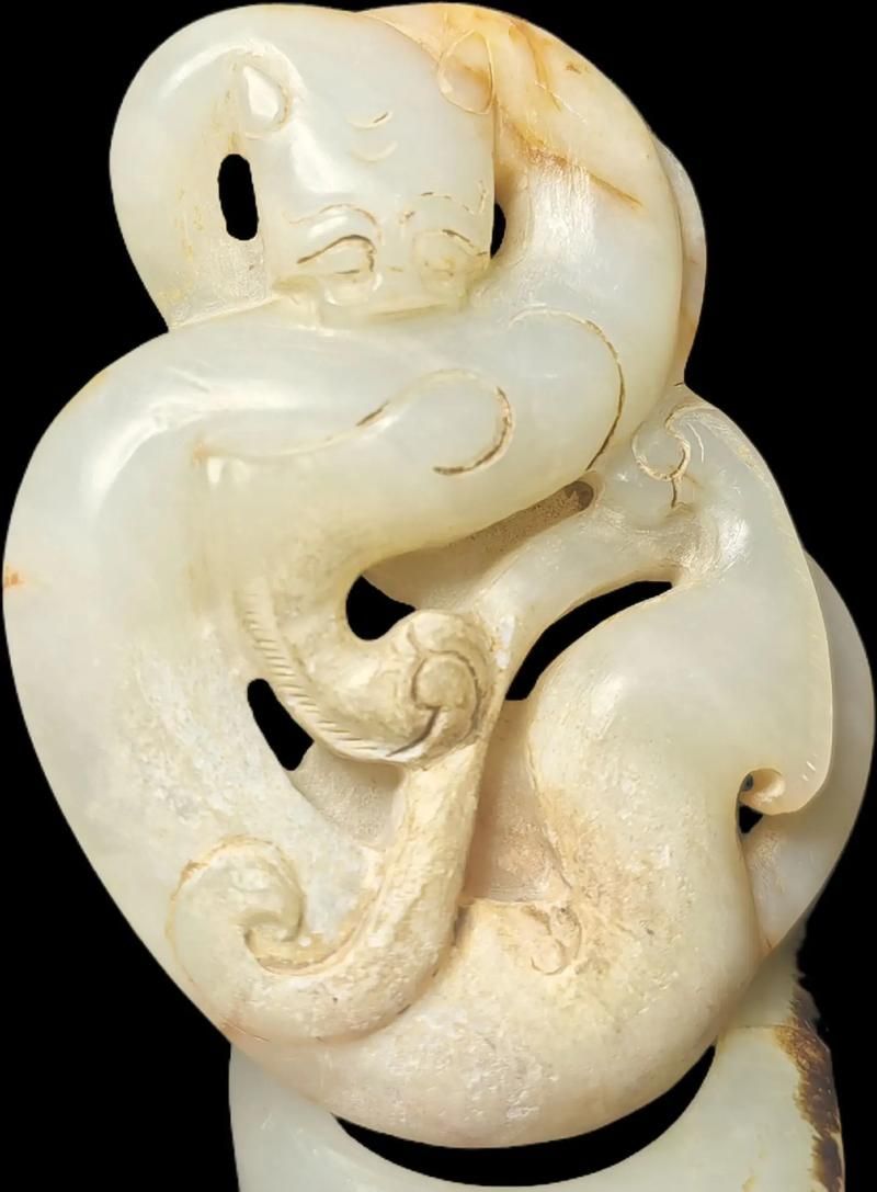如何辨別魚(yú)龍玉佩的真?zhèn)?，魚(yú)龍玉佩真?zhèn)伪鎰e 如何辨別魚(yú)龍玉佩的真?zhèn)危~(yú)龍玉佩真?zhèn)伪鎰e 龍魚(yú)百科 第2張