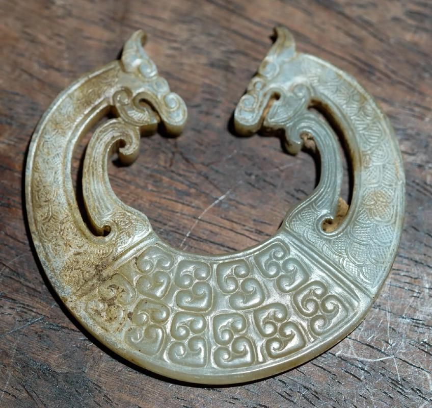 如何辨別魚(yú)龍玉佩的真?zhèn)?，魚(yú)龍玉佩真?zhèn)伪鎰e 如何辨別魚(yú)龍玉佩的真?zhèn)?，魚(yú)龍玉佩真?zhèn)伪鎰e 龍魚(yú)百科 第5張