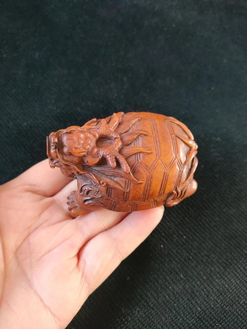 如何鑒別龍龜材質(zhì)的真?zhèn)危绾舞b別龍龜材質(zhì)的真?zhèn)?