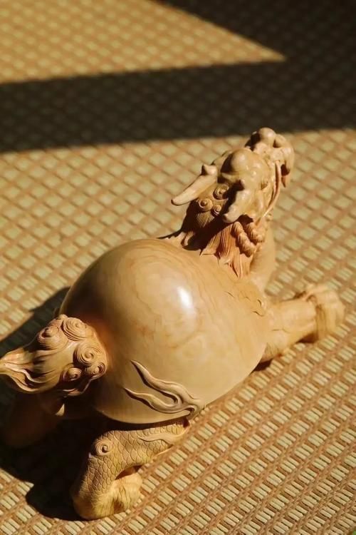 如何鑒別龍龜材質(zhì)的真?zhèn)危绾舞b別龍龜材質(zhì)的真?zhèn)?