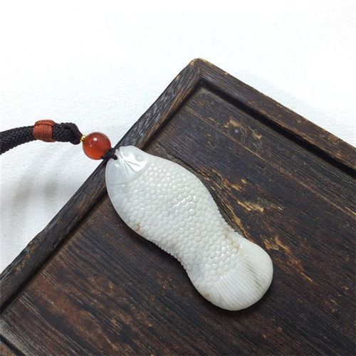 獨(dú)山龍魚和普通紅龍魚哪個更珍貴，獨(dú)山龍魚和普通紅龍魚哪個更珍貴，