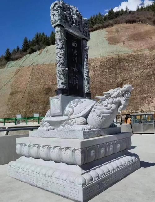 《風水龍生》的主要情節是什么，《風水龍生》中“龍生九子”在風水中的象征意義