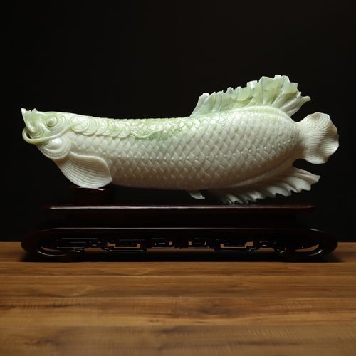 給我一些玉龍魚擺件的搭配圖片，玉龍魚擺件如何搭配？