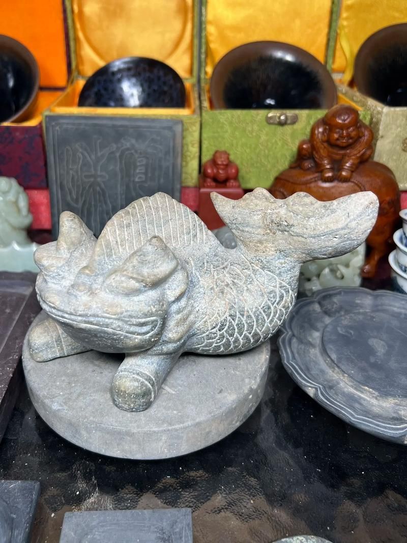 給我一些玉龍魚擺件的搭配圖片，玉龍魚擺件如何搭配？
