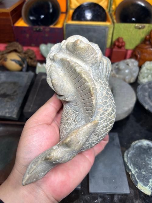 給我一些玉龍魚擺件的搭配圖片，玉龍魚擺件如何搭配？