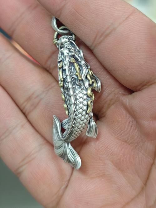 給我幾款龍頭魚掛件的圖片，creorisetin珠寶旗艦店龍頭魚掛件