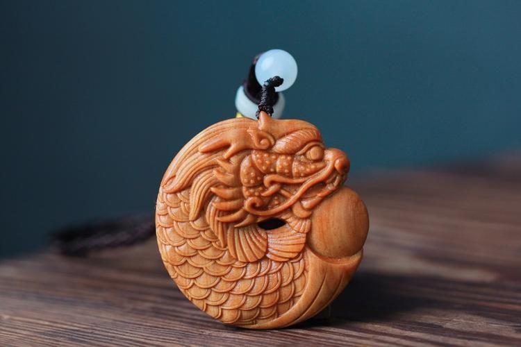 給我幾款龍頭魚掛件的圖片，creorisetin珠寶旗艦店龍頭魚掛件