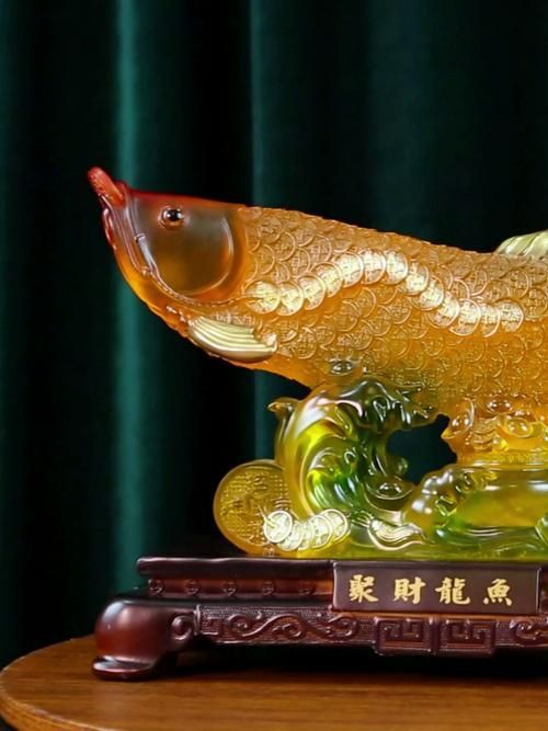 有沒有更多招財龍魚擺件的擺放圖片？，招財龍魚擺件有哪些材質，有哪些招財龍魚擺件款式，如何選擇適合的招財龍魚擺件？